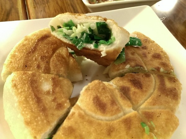 六堆伙房(中山店)：《中山》六堆伙房 客家麵食館│擂茶Q麻糬鍋餅ღ ×鹹豬肉捲餅×西米焗烤布丁~連甜點都富有創意!