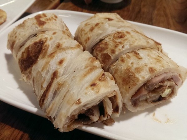 六堆伙房(中山店)：《中山》六堆伙房 客家麵食館│擂茶Q麻糬鍋餅ღ ×鹹豬肉捲餅×西米焗烤布丁~連甜點都富有創意!