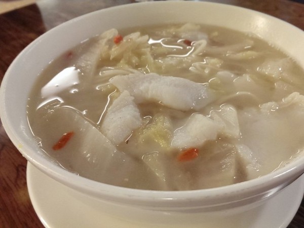 六堆伙房(中山店)：《中山》六堆伙房 客家麵食館│擂茶Q麻糬鍋餅ღ ×鹹豬肉捲餅×西米焗烤布丁~連甜點都富有創意!