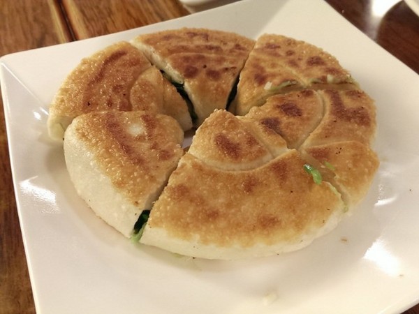 六堆伙房(中山店)：《中山》六堆伙房 客家麵食館│擂茶Q麻糬鍋餅ღ ×鹹豬肉捲餅×西米焗烤布丁~連甜點都富有創意!