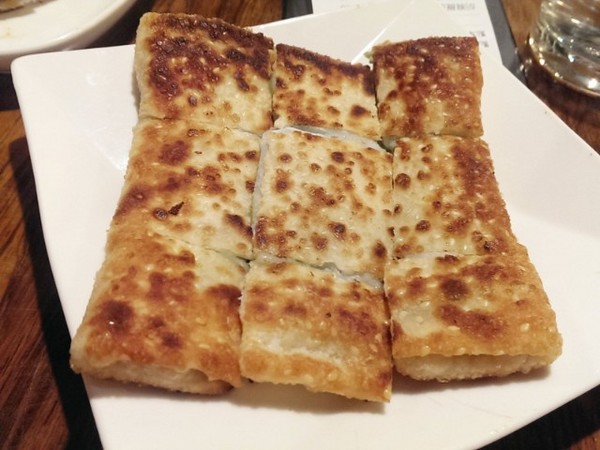 六堆伙房(中山店)：《中山》六堆伙房 客家麵食館│擂茶Q麻糬鍋餅ღ ×鹹豬肉捲餅×西米焗烤布丁~連甜點都富有創意!