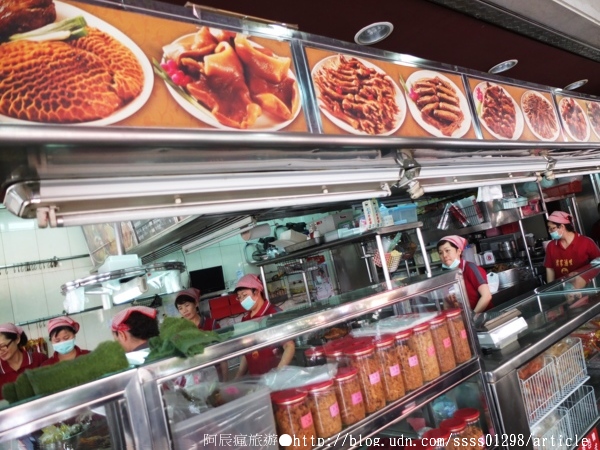 侯家滷味：【美食特搜。屏東市】侯家滷味塩水鴨。屏東市中正路上50餘年老字號 道地家鄉風味鹹水鴨