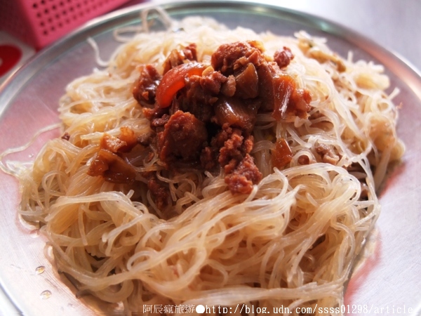 侯家滷味：【美食特搜。屏東市】侯家滷味塩水鴨。屏東市中正路上50餘年老字號 道地家鄉風味鹹水鴨