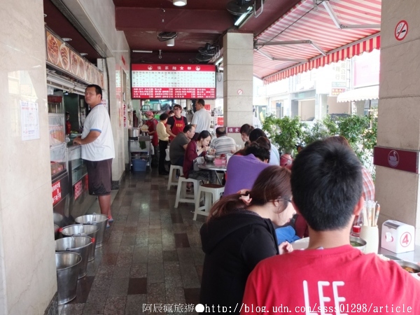 侯家滷味：【美食特搜。屏東市】侯家滷味塩水鴨。屏東市中正路上50餘年老字號 道地家鄉風味鹹水鴨