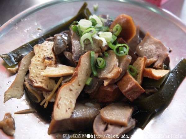 侯家滷味：【美食特搜。屏東市】侯家滷味塩水鴨。屏東市中正路上50餘年老字號 道地家鄉風味鹹水鴨