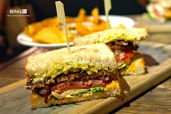 BING 繽：【信義區美式/市府站/統一時代 推薦】釋放壓力吃吃喝喝好去處！ ✿✿ BING 繽 ✿✿ (完整菜單酒單)