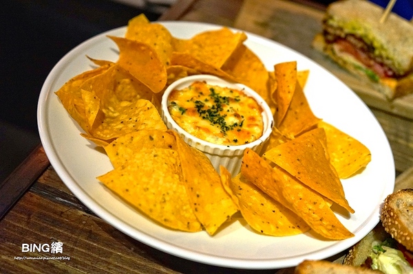 BING 繽：【信義區美式/市府站/統一時代 推薦】釋放壓力吃吃喝喝好去處！ ✿✿ BING 繽 ✿✿ (完整菜單酒單)