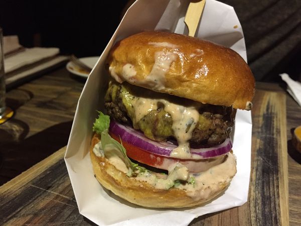 BING 繽：[信義/市政府站]吃一口烤牛隨漢堡馬上再訂位-Bing繽