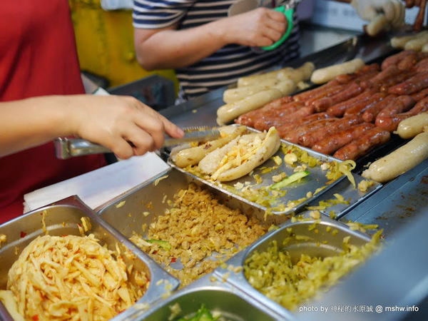 百膳工房:【食記】台中百膳工房逢甲大腸包小腸創始店@西屯逢甲夜市 : 腸衣微韌, 不同口感的好滋味