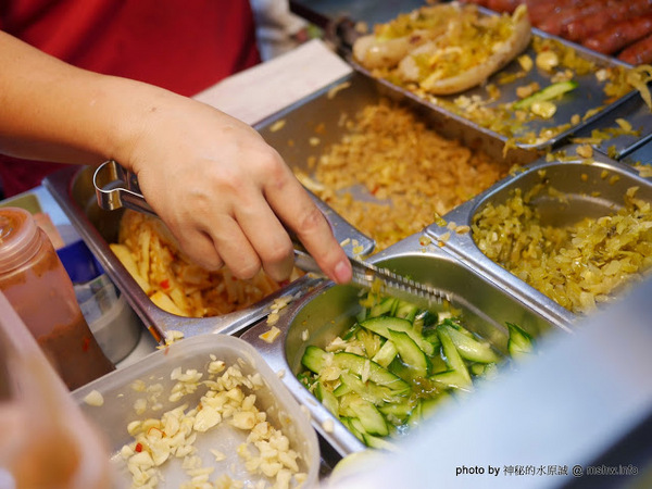 百膳工房:【食記】台中百膳工房逢甲大腸包小腸創始店@西屯逢甲夜市 : 腸衣微韌, 不同口感的好滋味