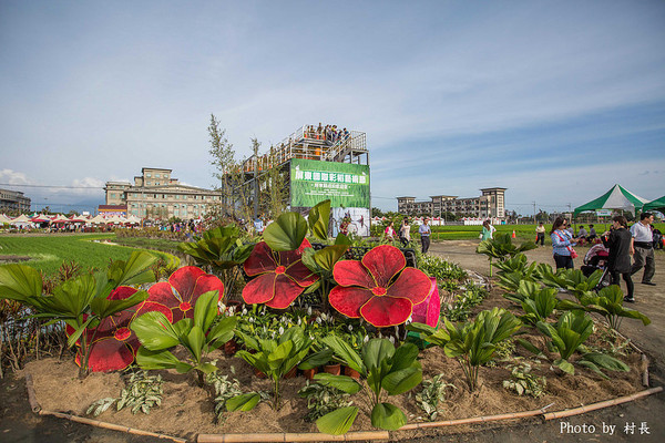 LINE FRIENDS彩繪稻田:【遊記】{屏東。南州}「全球首發 LINE FRIENDS彩繪稻田」就在2015屏東國際彩稻藝術節