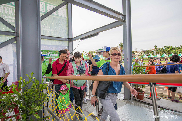 LINE FRIENDS彩繪稻田:【遊記】{屏東。南州}「全球首發 LINE FRIENDS彩繪稻田」就在2015屏東國際彩稻藝術節