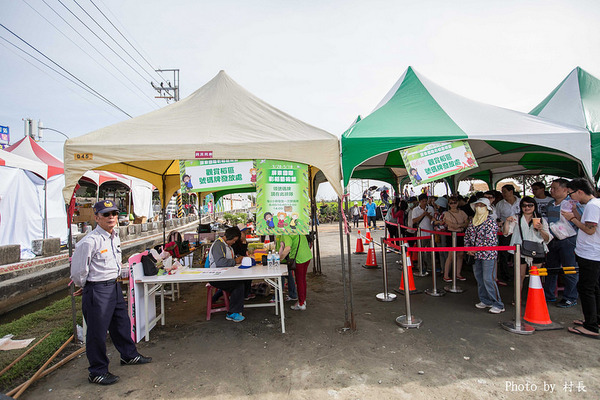 LINE FRIENDS彩繪稻田:【遊記】{屏東。南州}「全球首發 LINE FRIENDS彩繪稻田」就在2015屏東國際彩稻藝術節