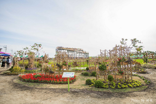 LINE FRIENDS彩繪稻田:【遊記】{屏東。南州}「全球首發 LINE FRIENDS彩繪稻田」就在2015屏東國際彩稻藝術節