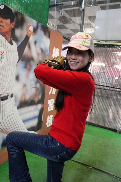 全球附合式運動休閒館:中和『全球複合式運動休閒館』釣蝦/保齡球館/棒壘球/撞球/飛鏢