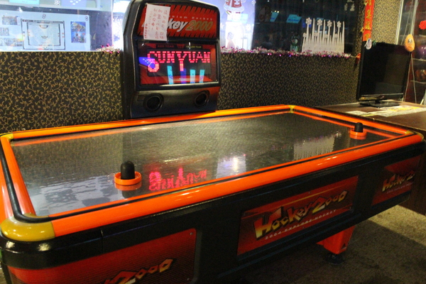 全球附合式運動休閒館:中和『全球複合式運動休閒館』釣蝦/保齡球館/棒壘球/撞球/飛鏢