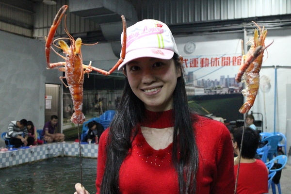 全球附合式運動休閒館:中和『全球複合式運動休閒館』釣蝦/保齡球館/棒壘球/撞球/飛鏢