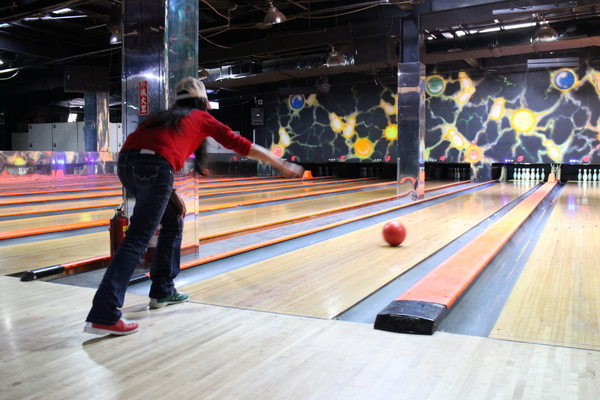全球附合式運動休閒館:中和『全球複合式運動休閒館』釣蝦/保齡球館/棒壘球/撞球/飛鏢