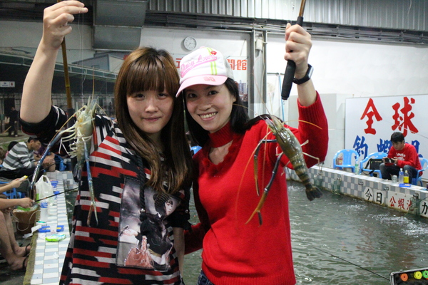 全球附合式運動休閒館:中和『全球複合式運動休閒館』釣蝦/保齡球館/棒壘球/撞球/飛鏢