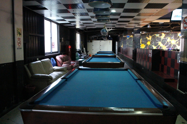 全球附合式運動休閒館:中和『全球複合式運動休閒館』釣蝦/保齡球館/棒壘球/撞球/飛鏢