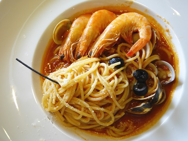 │宜蘭。礁溪│「幸福時光」親子餐廳。大黑板、獨立遊戲室、小廚師體驗、耐人尋味的文青工業風