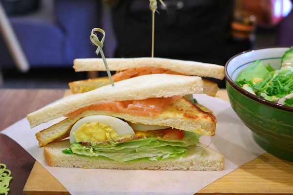 DeMo House:【桃園美食】DeMo House桃園寵物友善美式早午餐廳~坐在這享受美好的晨光午後,享用美食和玩貓咪,這樣悠閒的節奏還真不賴