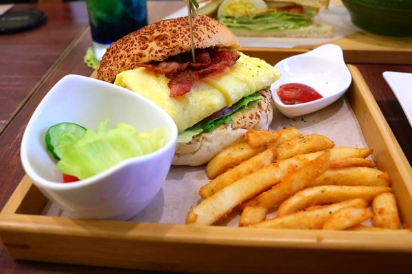 DeMo House:【桃園美食】DeMo House桃園寵物友善美式早午餐廳~坐在這享受美好的晨光午後,享用美食和玩貓咪,這樣悠閒的節奏還真不賴