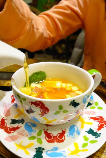 醜比頭的祕密花園:醜比頭的秘密花園輕食咖啡 - 捷運忠孝敦化站