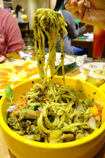 醜比頭的祕密花園:醜比頭的秘密花園輕食咖啡 - 捷運忠孝敦化站