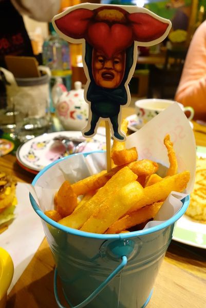 醜比頭的祕密花園:醜比頭的秘密花園輕食咖啡 - 捷運忠孝敦化站