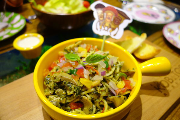 醜比頭的祕密花園:醜比頭的秘密花園輕食咖啡 - 捷運忠孝敦化站