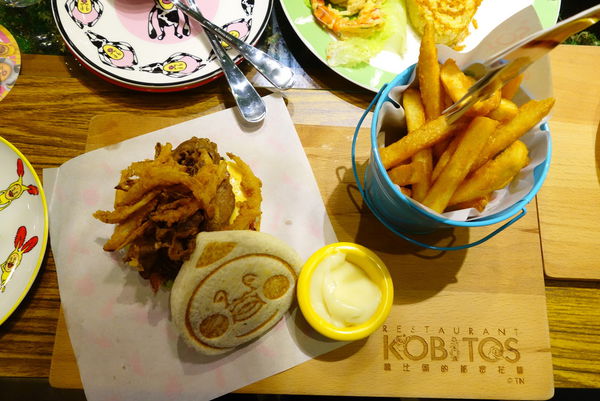 醜比頭的祕密花園:醜比頭的秘密花園輕食咖啡 - 捷運忠孝敦化站