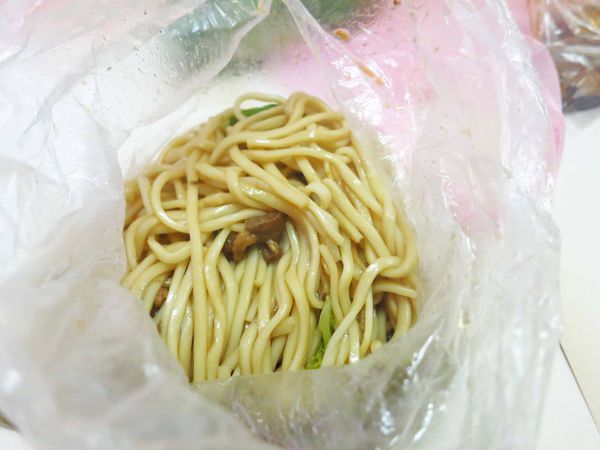 【新莊】無名麵攤-10元豬頭皮20元燙青菜20元乾麵