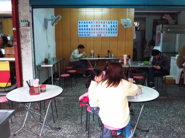 【新莊】無名麵攤-10元豬頭皮20元燙青菜20元乾麵