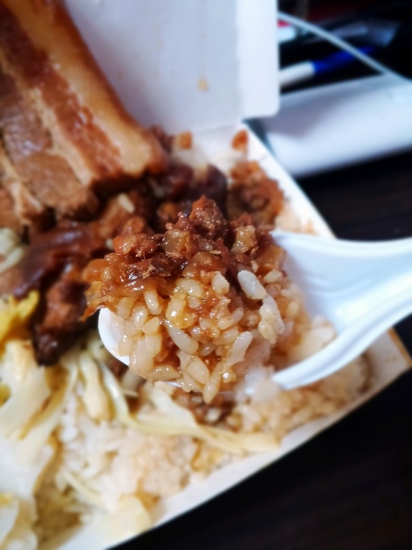 台南傳統味小吃店：桃園市中壢區 [台南傳統味小吃店] 台南肉燥飯滋味噴香誘人