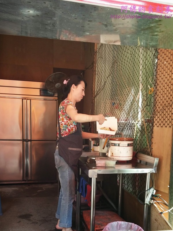 台南傳統味小吃店：桃園市中壢區 [台南傳統味小吃店] 台南肉燥飯滋味噴香誘人