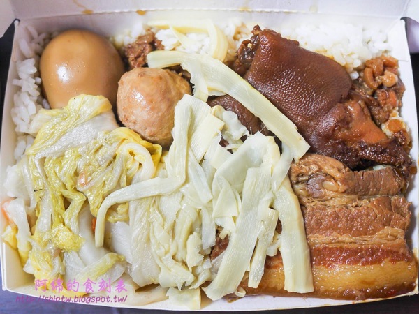 台南傳統味小吃店：桃園市中壢區 [台南傳統味小吃店] 台南肉燥飯滋味噴香誘人