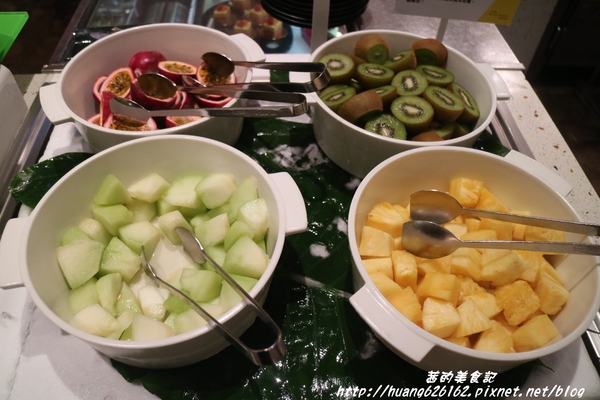 台北W飯店 - the kitchen table 西餐廳:【台北信義區】東區時尚美食『台北W飯店 - the kitchen table 西餐廳』信義區高級Buffet/BBQ肉遇之夜/捷運市政府站