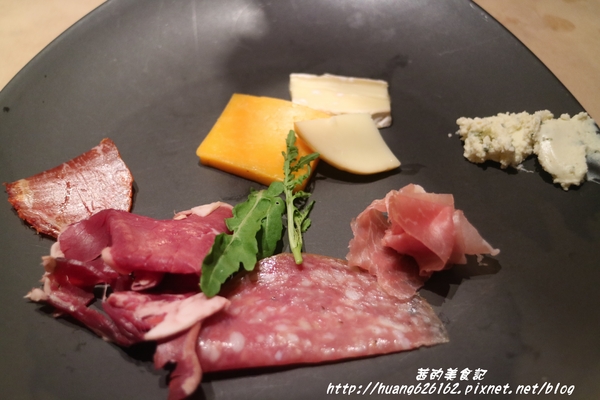 台北W飯店 - the kitchen table 西餐廳:【台北信義區】東區時尚美食『台北W飯店 - the kitchen table 西餐廳』信義區高級Buffet/BBQ肉遇之夜/捷運市政府站