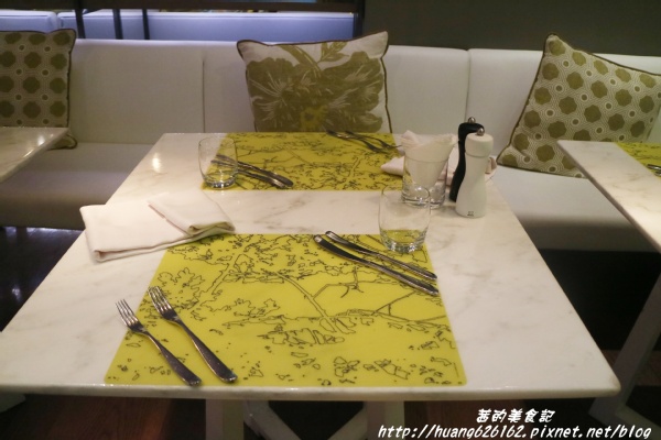 台北W飯店 - the kitchen table 西餐廳:【台北信義區】東區時尚美食『台北W飯店 - the kitchen table 西餐廳』信義區高級Buffet/BBQ肉遇之夜/捷運市政府站