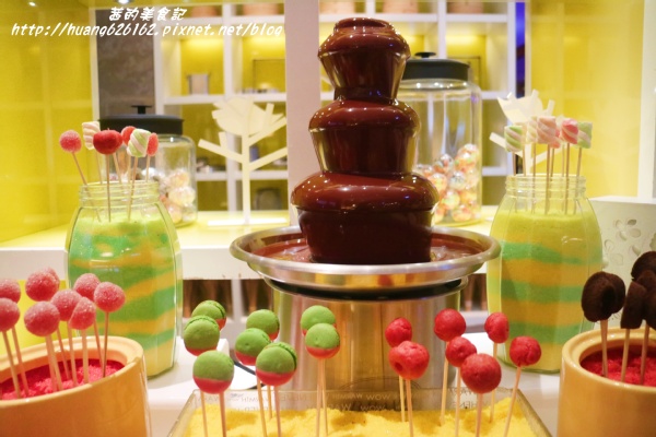 台北W飯店 - the kitchen table 西餐廳:【台北信義區】東區時尚美食『台北W飯店 - the kitchen table 西餐廳』信義區高級Buffet/BBQ肉遇之夜/捷運市政府站