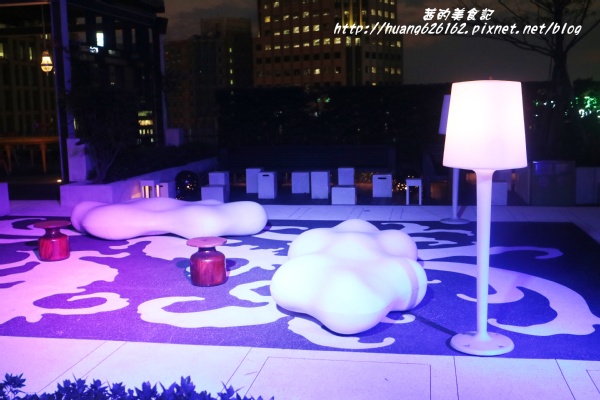 台北W飯店 - the kitchen table 西餐廳:【台北信義區】東區時尚美食『台北W飯店 - the kitchen table 西餐廳』信義區高級Buffet/BBQ肉遇之夜/捷運市政府站