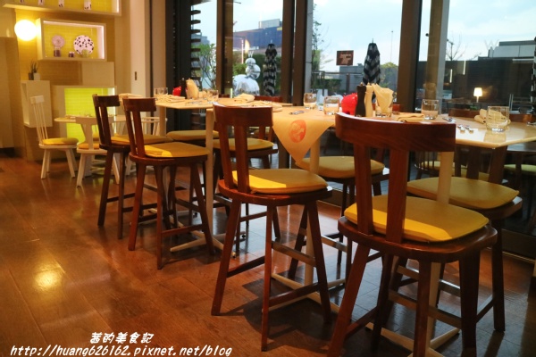 台北W飯店 - the kitchen table 西餐廳:【台北信義區】東區時尚美食『台北W飯店 - the kitchen table 西餐廳』信義區高級Buffet/BBQ肉遇之夜/捷運市政府站