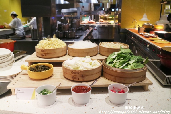 台北W飯店 - the kitchen table 西餐廳:【台北信義區】東區時尚美食『台北W飯店 - the kitchen table 西餐廳』信義區高級Buffet/BBQ肉遇之夜/捷運市政府站