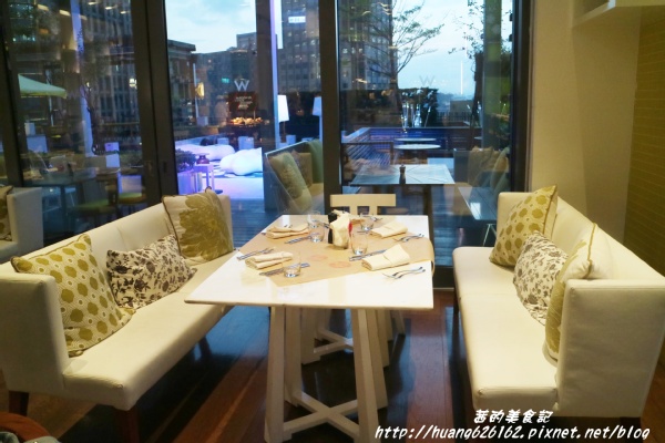 台北W飯店 - the kitchen table 西餐廳:【台北信義區】東區時尚美食『台北W飯店 - the kitchen table 西餐廳』信義區高級Buffet/BBQ肉遇之夜/捷運市政府站