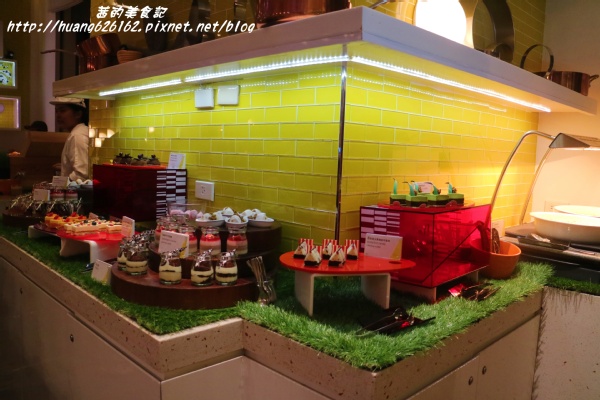 台北W飯店 - the kitchen table 西餐廳:【台北信義區】東區時尚美食『台北W飯店 - the kitchen table 西餐廳』信義區高級Buffet/BBQ肉遇之夜/捷運市政府站