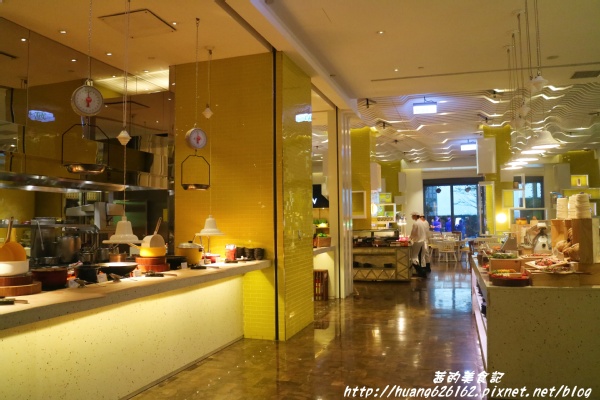 台北W飯店 - the kitchen table 西餐廳:【台北信義區】東區時尚美食『台北W飯店 - the kitchen table 西餐廳』信義區高級Buffet/BBQ肉遇之夜/捷運市政府站