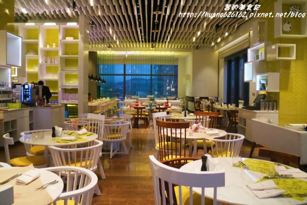 台北W飯店 - the kitchen table 西餐廳:【台北信義區】東區時尚美食『台北W飯店 - the kitchen table 西餐廳』信義區高級Buffet/BBQ肉遇之夜/捷運市政府站