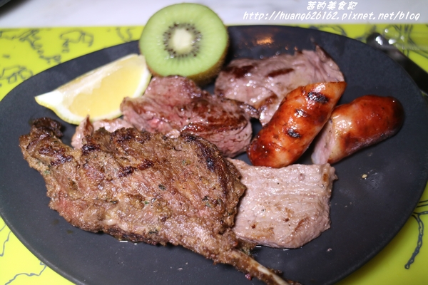 台北W飯店 - the kitchen table 西餐廳:【台北信義區】東區時尚美食『台北W飯店 - the kitchen table 西餐廳』信義區高級Buffet/BBQ肉遇之夜/捷運市政府站