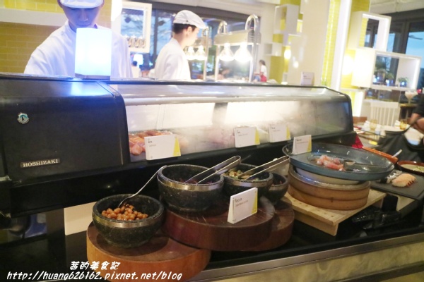 台北W飯店 - the kitchen table 西餐廳:【台北信義區】東區時尚美食『台北W飯店 - the kitchen table 西餐廳』信義區高級Buffet/BBQ肉遇之夜/捷運市政府站